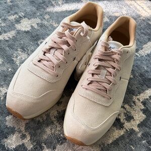 Footjoy spikeless golf shoes